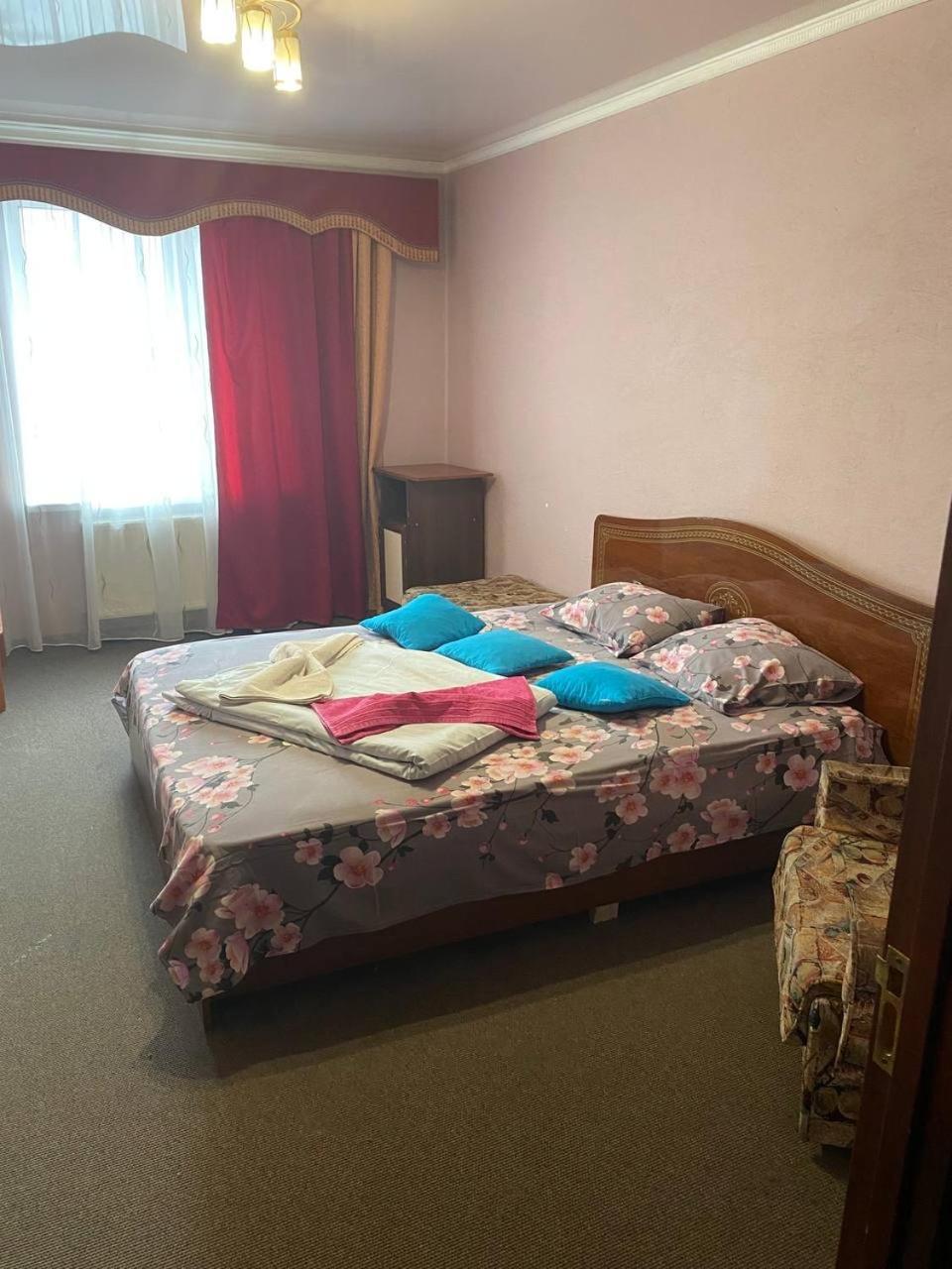 Апартаменти В Парку Uman Bagian luar foto
